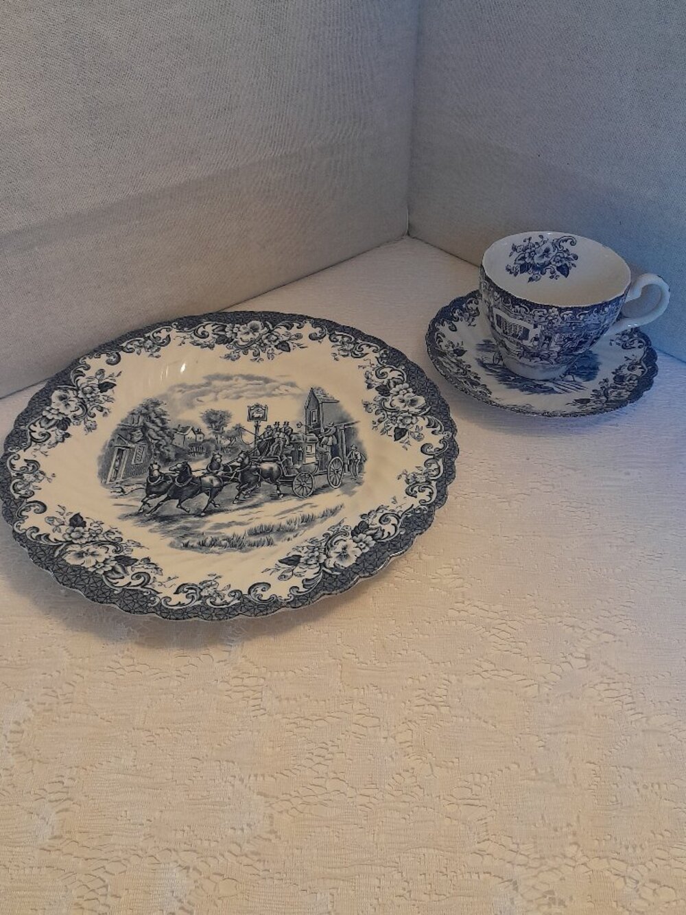 VTG Johnson Brothers Coaching Scene ,Set of 3 pieces